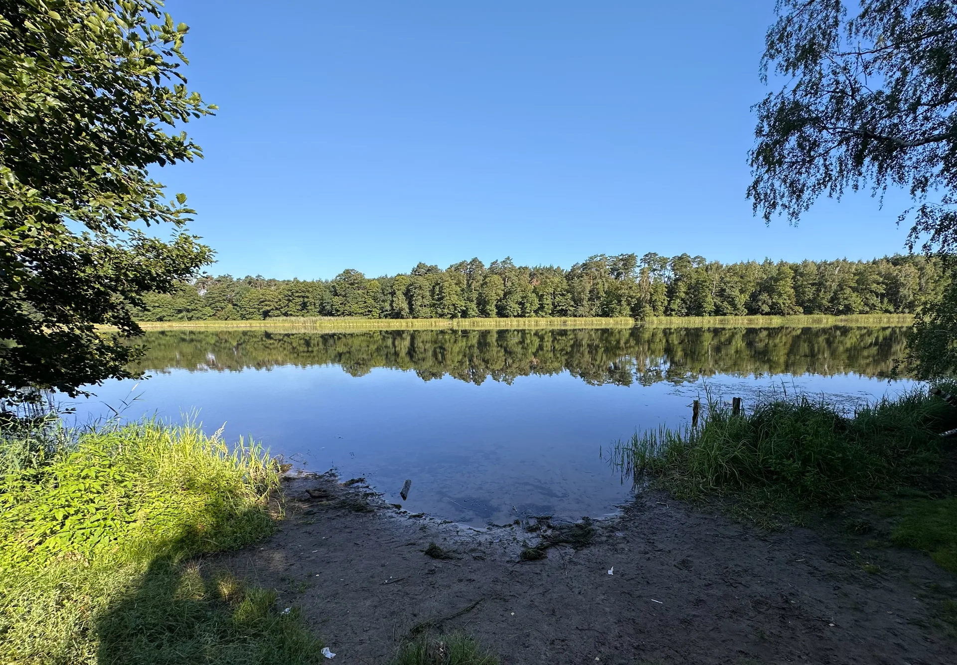 Dzikie miejscówki Parking nad jeziorem Łuba w Łuba Druga — 3